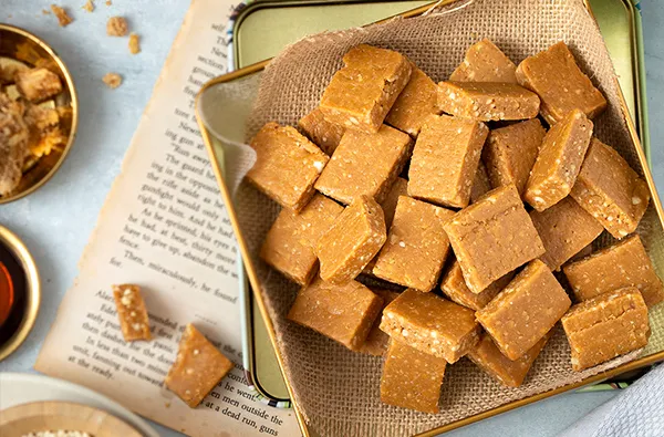 Smashed Peanut Chikki Bites